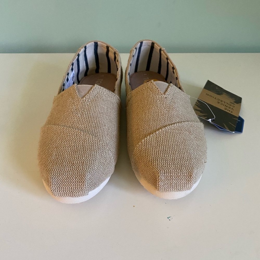NWT Tan Tom’s